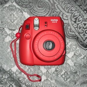 Fujifilm Instax Mini 8 Pinkberry Instant Camera w/carrying case!
